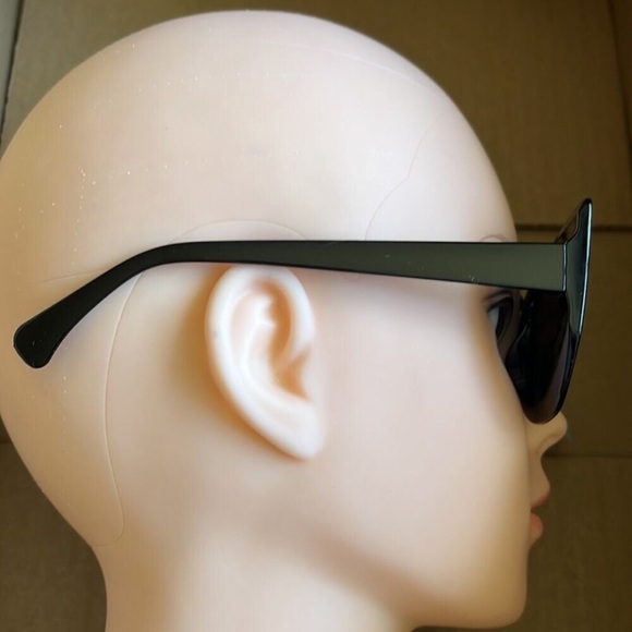 👀👀Celine oval frame sunglasses👀👀 - Picture 2 of 2